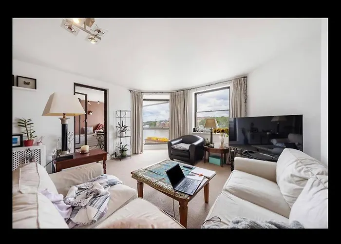 Us Embassy Spacious Apartment